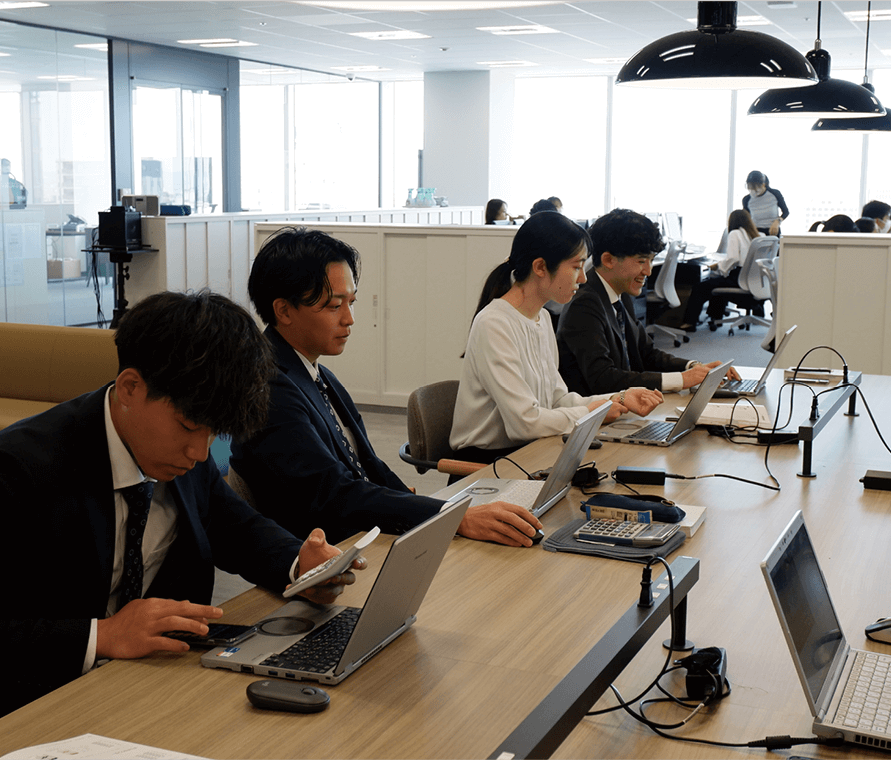 総務課 採用担当者